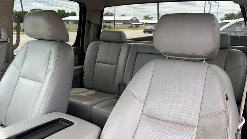 GMC Sierra 2500HD Vehicle Image 06