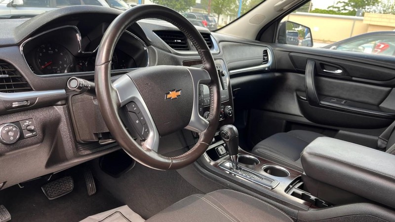 Chevrolet Traverse Vehicle Image 05