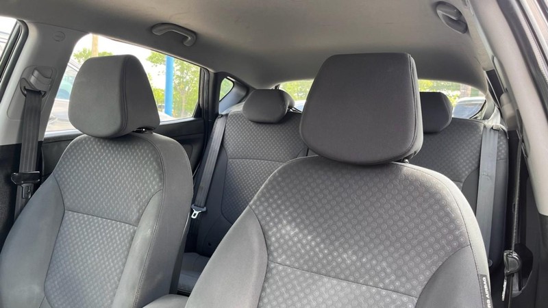 Hyundai Accent 5-Door Vehicle Image 06