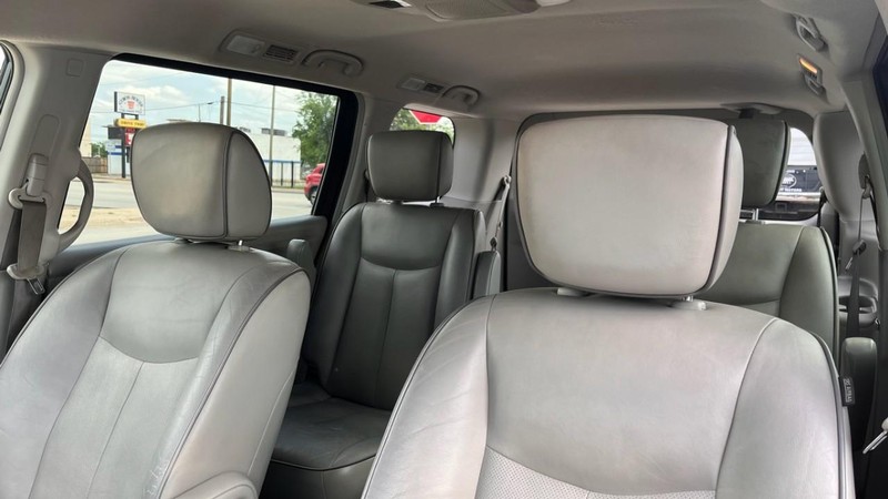 Nissan Quest Vehicle Image 06