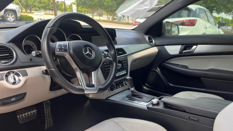 Mercedes-Benz C-Class Vehicle Image 05