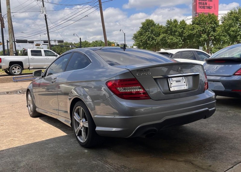 Mercedes-Benz C-Class Vehicle Image 07