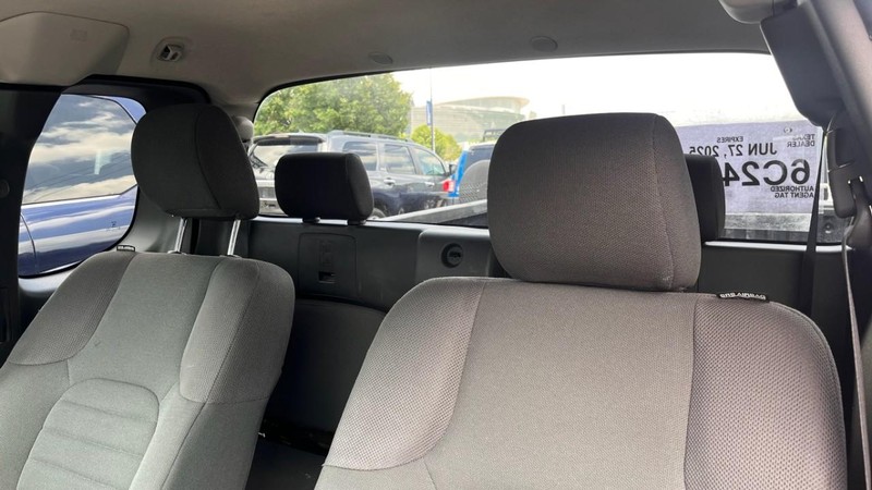 Nissan Frontier Vehicle Image 06