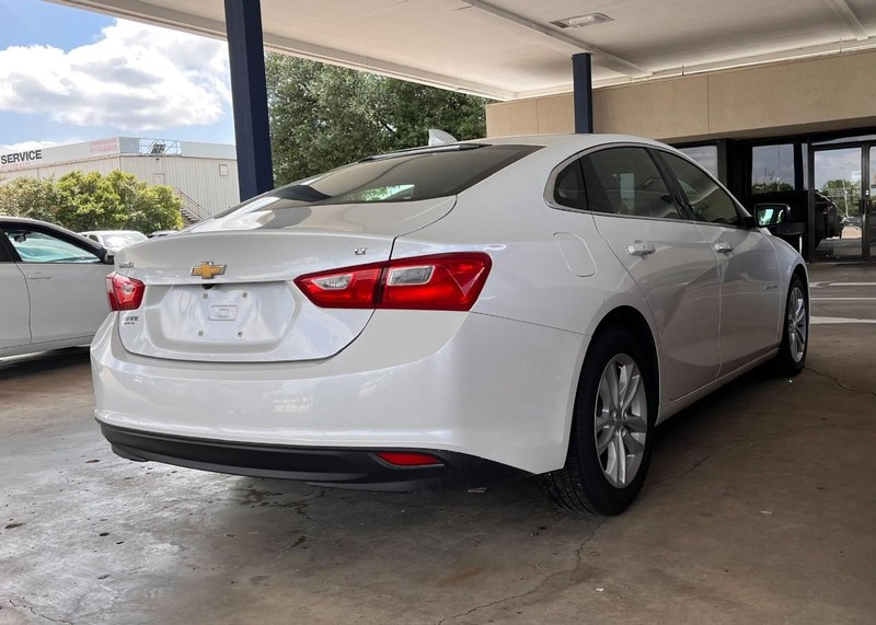 Chevrolet Malibu Vehicle Image 03