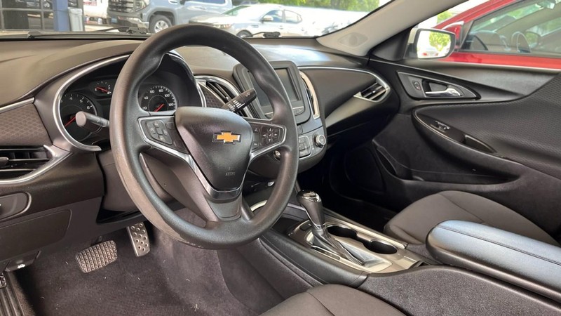 Chevrolet Malibu Vehicle Image 04
