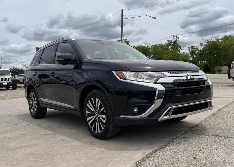 Mitsubishi Outlander Vehicle Image 03