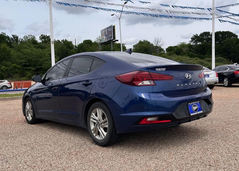 Hyundai Elantra Vehicle Image 07