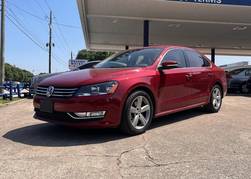 Volkswagen Passat Vehicle Image 02