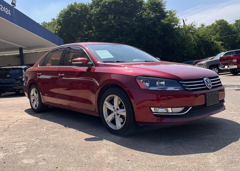 Volkswagen Passat Vehicle Image 03