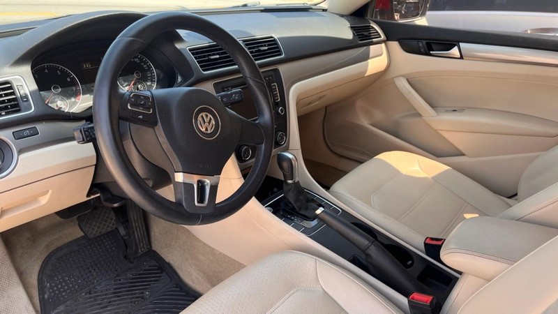 Volkswagen Passat Vehicle Image 05