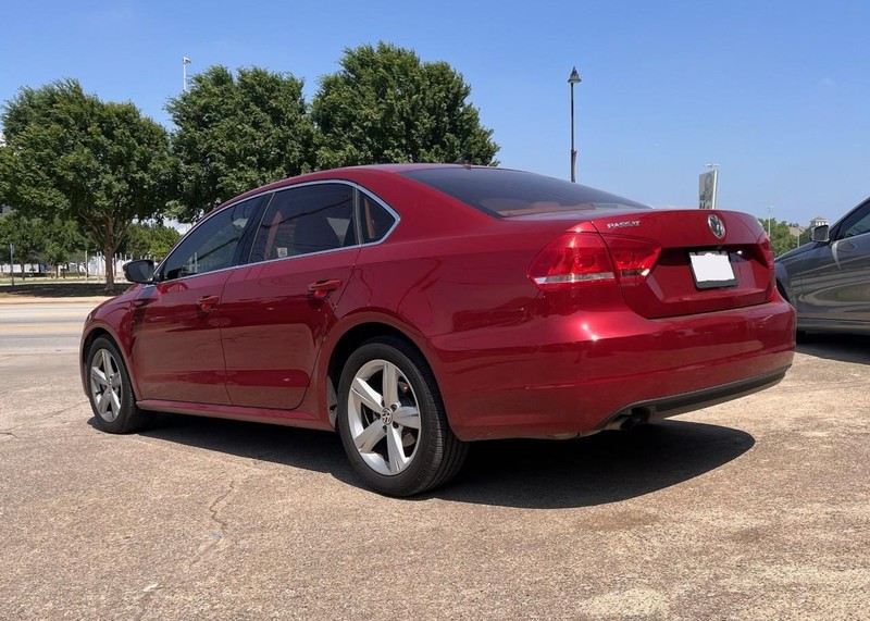 Volkswagen Passat Vehicle Image 07