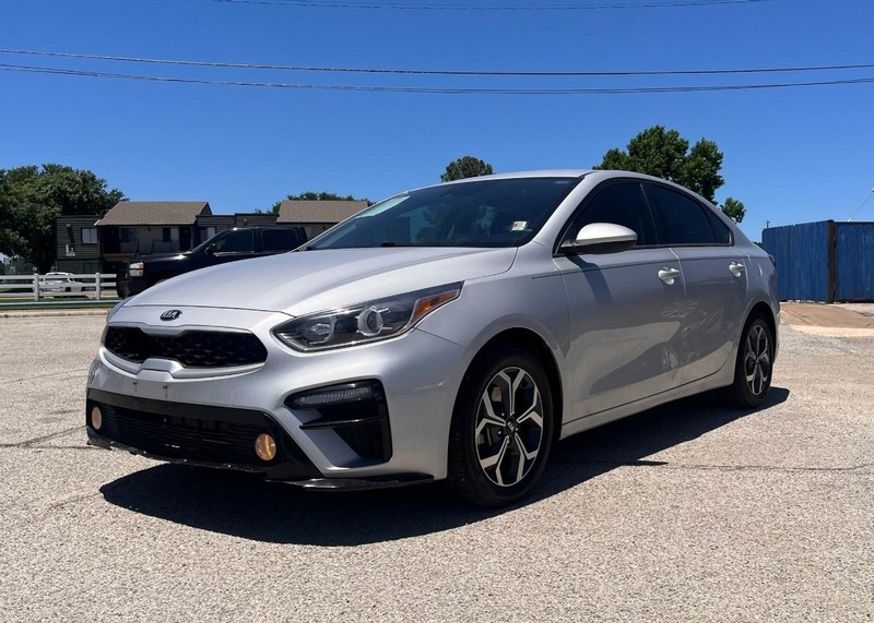 Kia Forte Vehicle Image 02