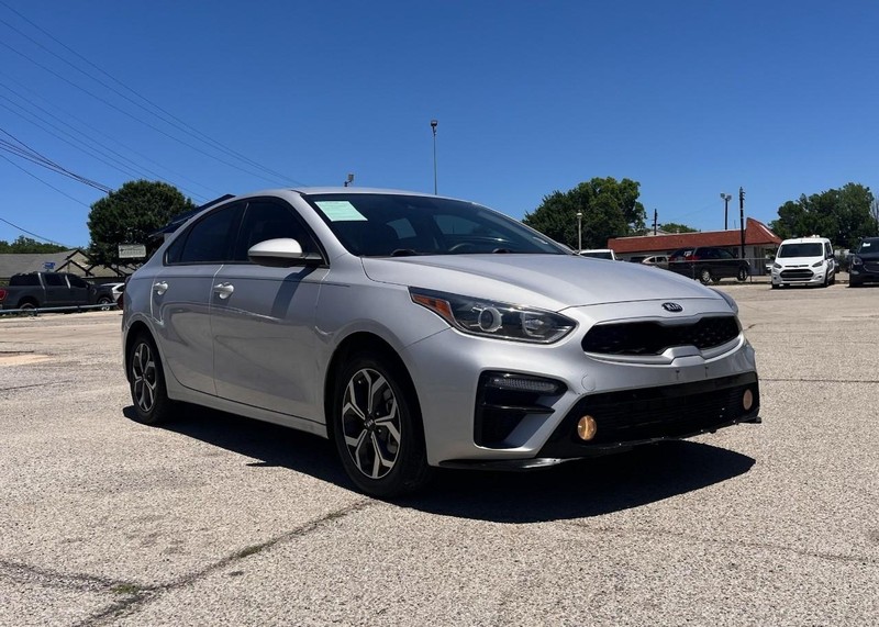 Kia Forte Vehicle Image 03