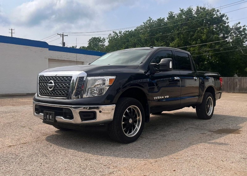Nissan Titan Vehicle Image 02