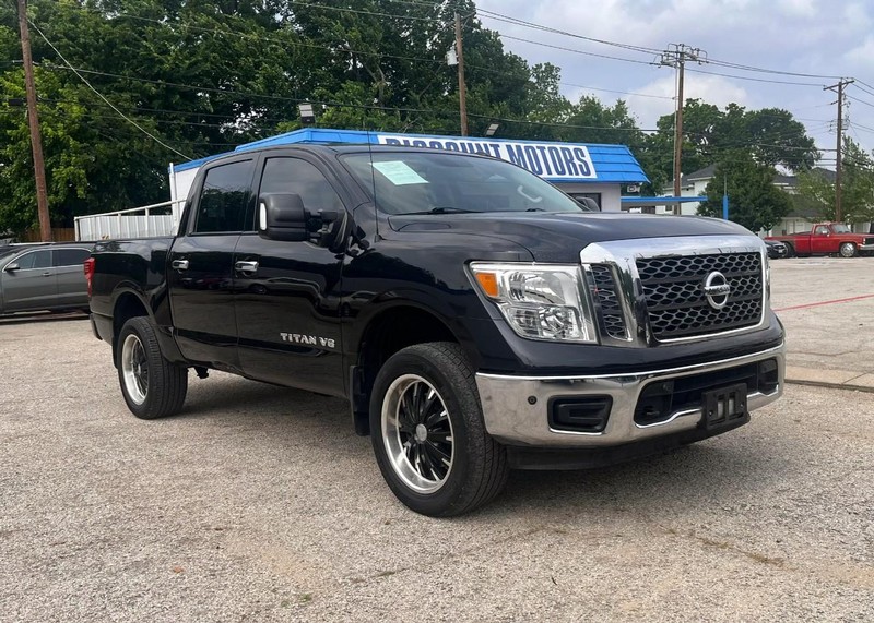 Nissan Titan Vehicle Image 03