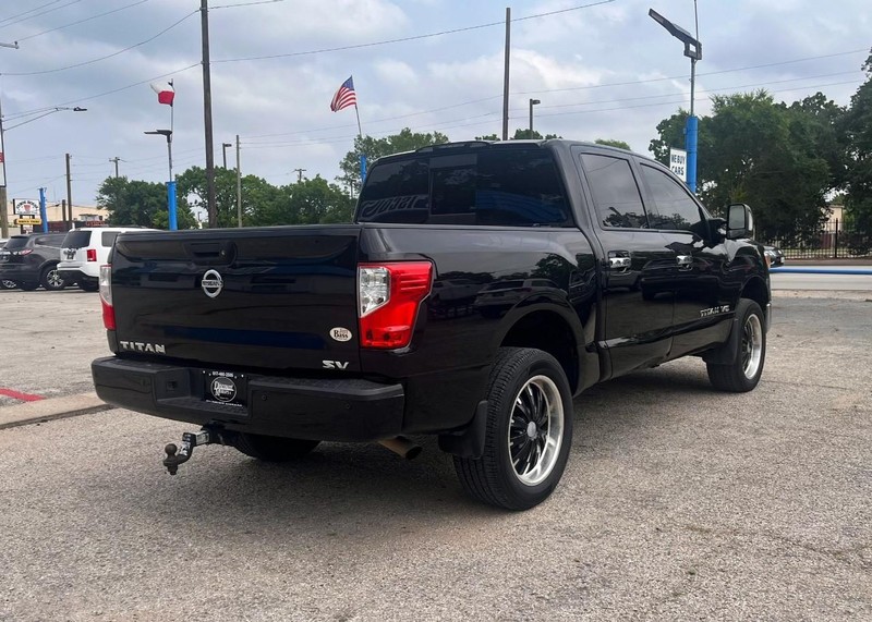 Nissan Titan Vehicle Image 04
