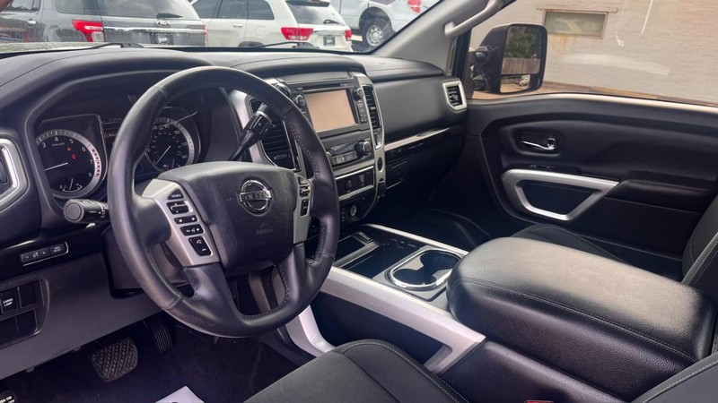 Nissan Titan Vehicle Image 05