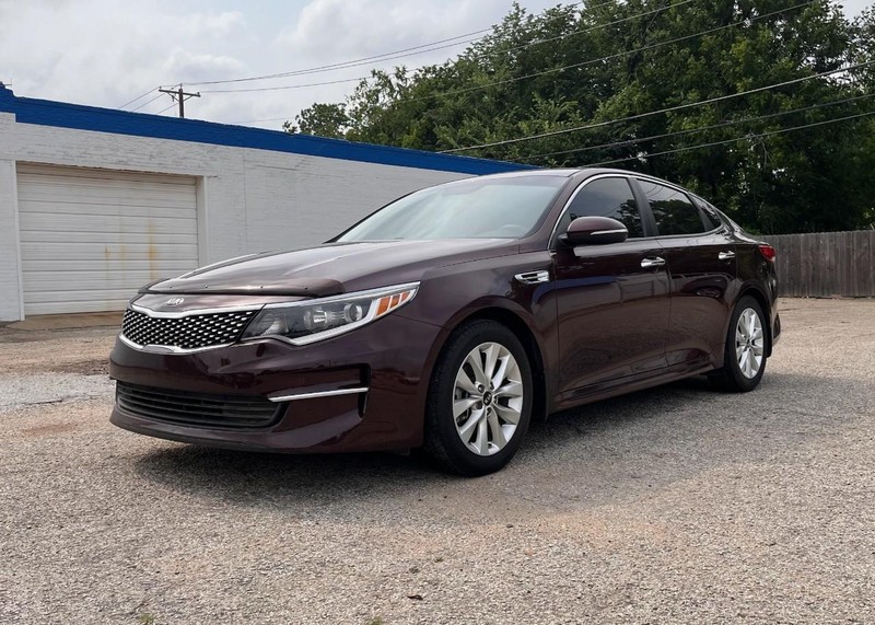Kia Optima Vehicle Image 02