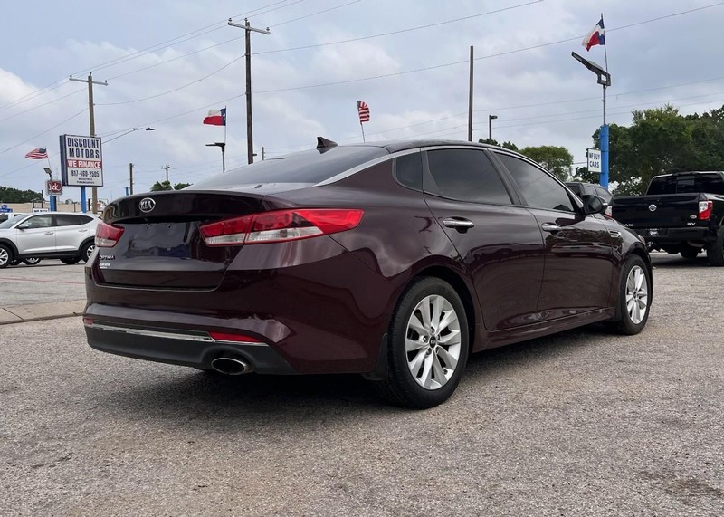 Kia Optima Vehicle Image 04