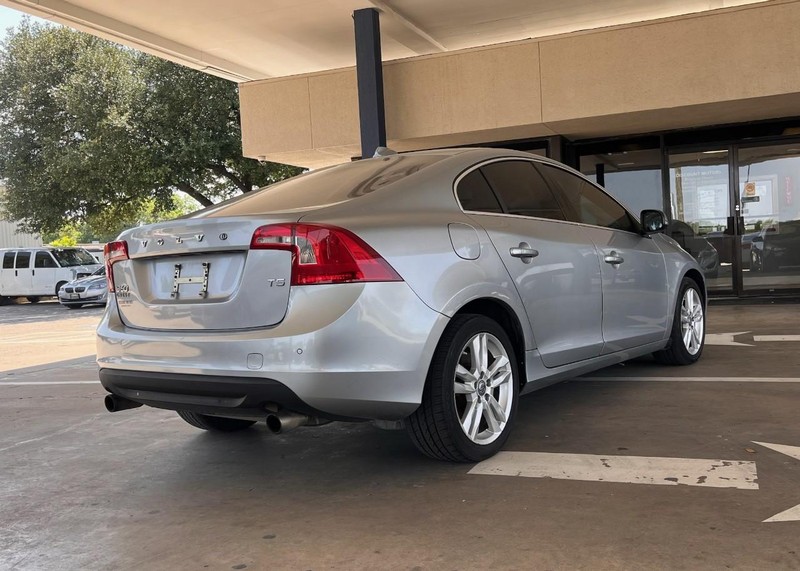 Volvo S60 Vehicle Image 04