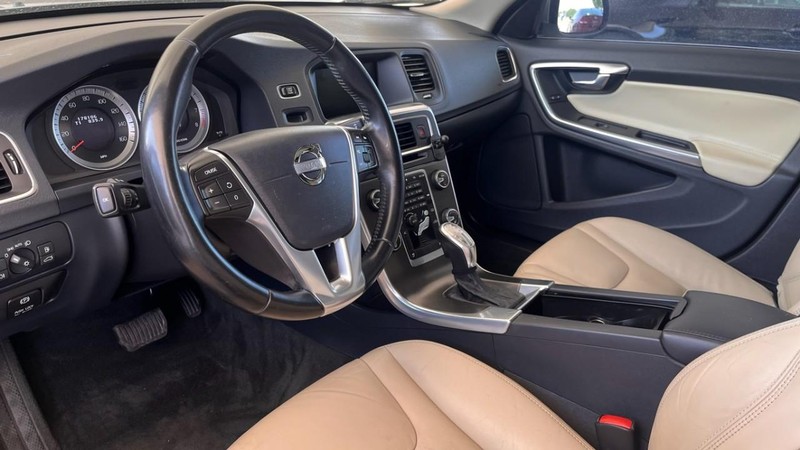 Volvo S60 Vehicle Image 05