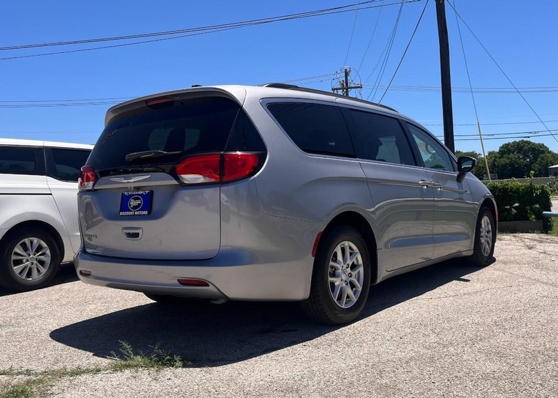 Chrysler Voyager Vehicle Image 04