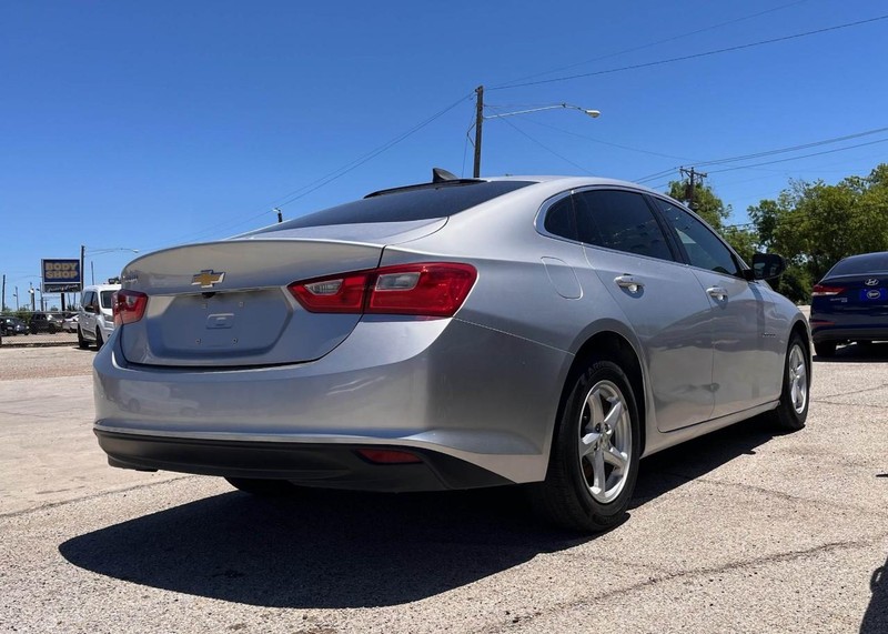 Chevrolet Malibu Vehicle Image 04