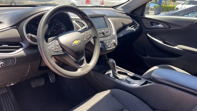 Chevrolet Malibu Vehicle Image 05