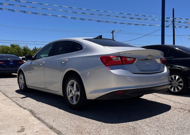 Chevrolet Malibu Vehicle Image 07