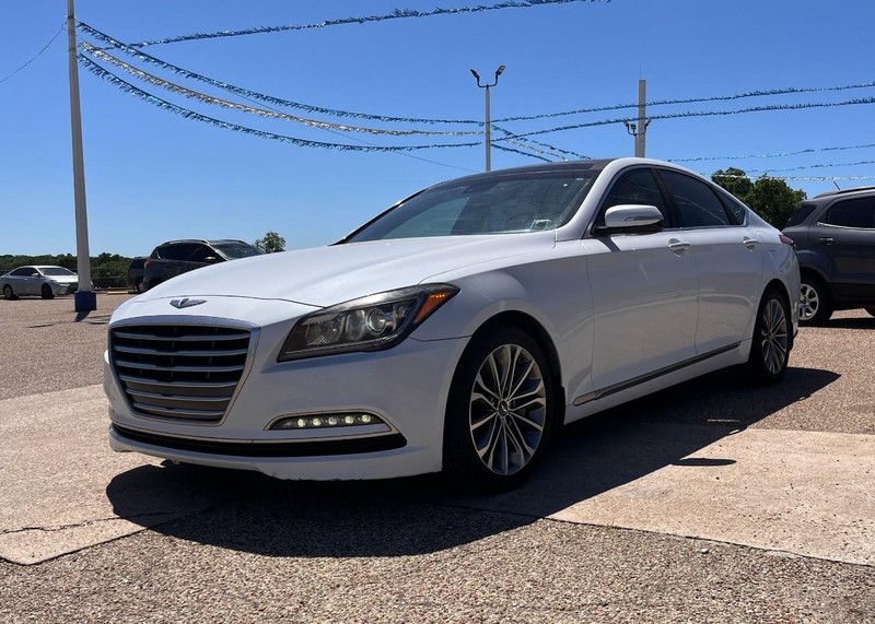 Hyundai Genesis Vehicle Image 02