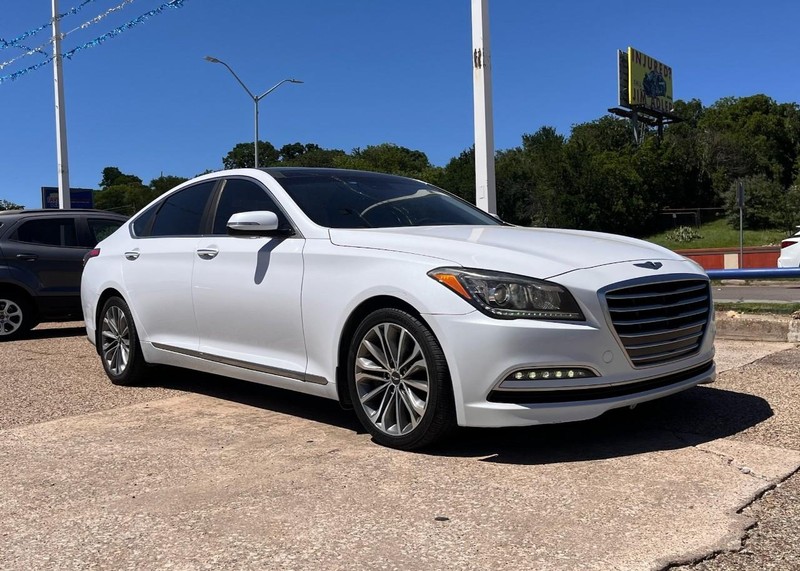 Hyundai Genesis Vehicle Image 03