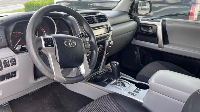 Toyota 4Runner Vehicle Image 04