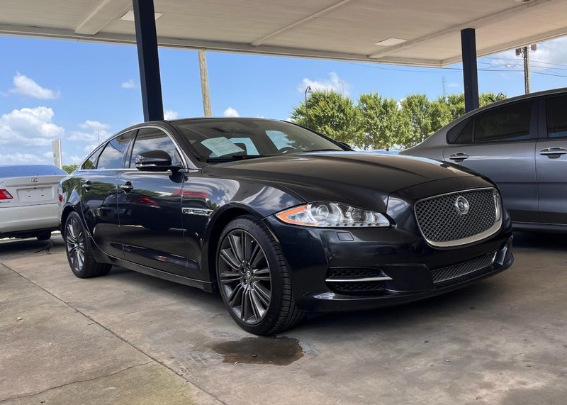 Jaguar XJ Vehicle Image 03
