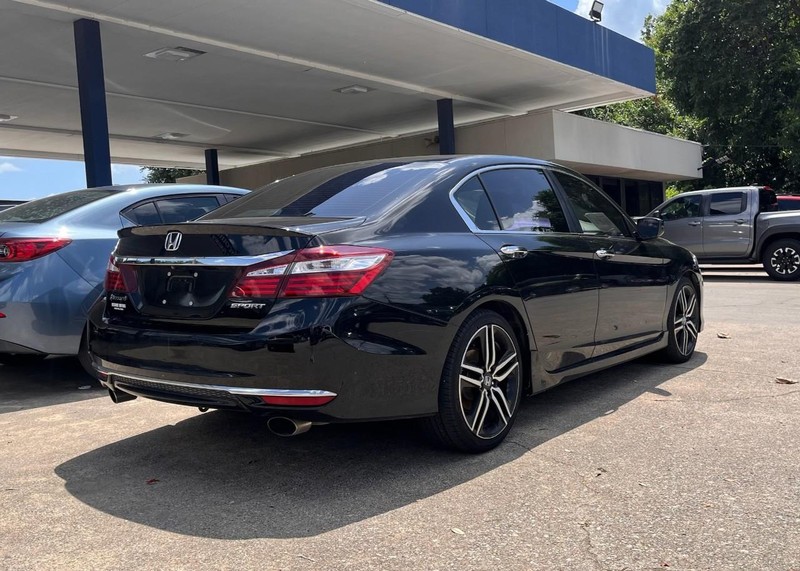Honda Accord Sedan Vehicle Image 04