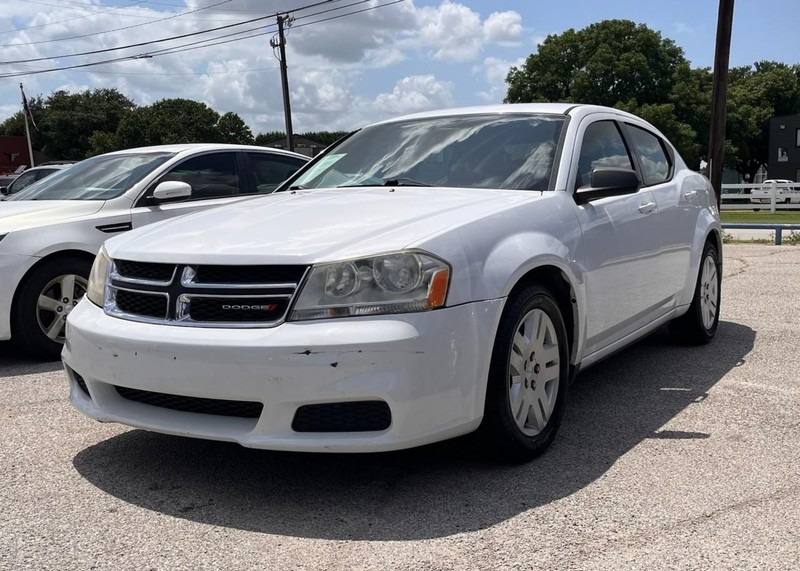 Dodge Avenger Vehicle Image 02