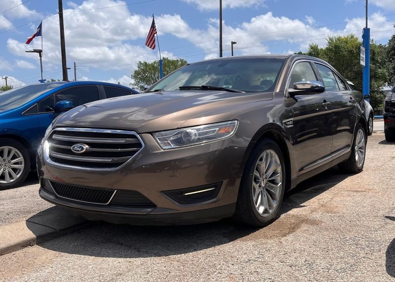 Ford Taurus Vehicle Image 02