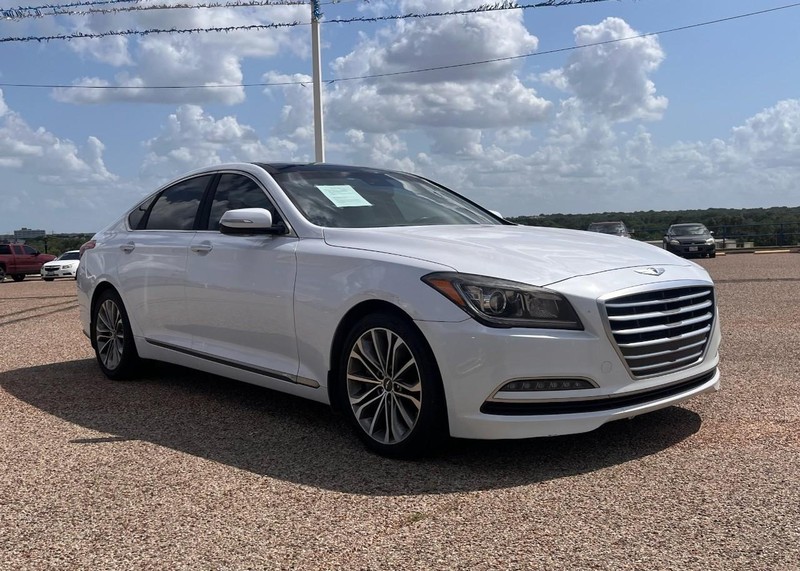 Hyundai Genesis Vehicle Image 03