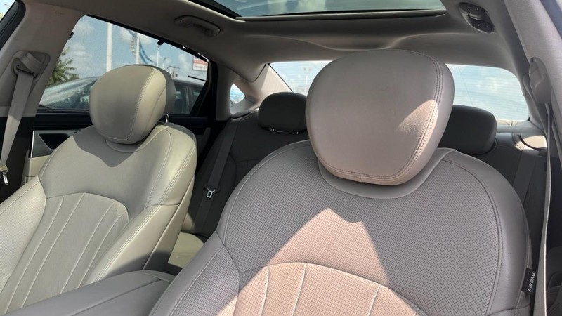 Hyundai Genesis Vehicle Image 06