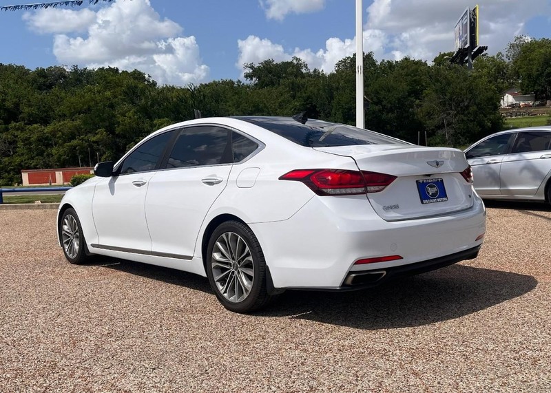 Hyundai Genesis Vehicle Image 07