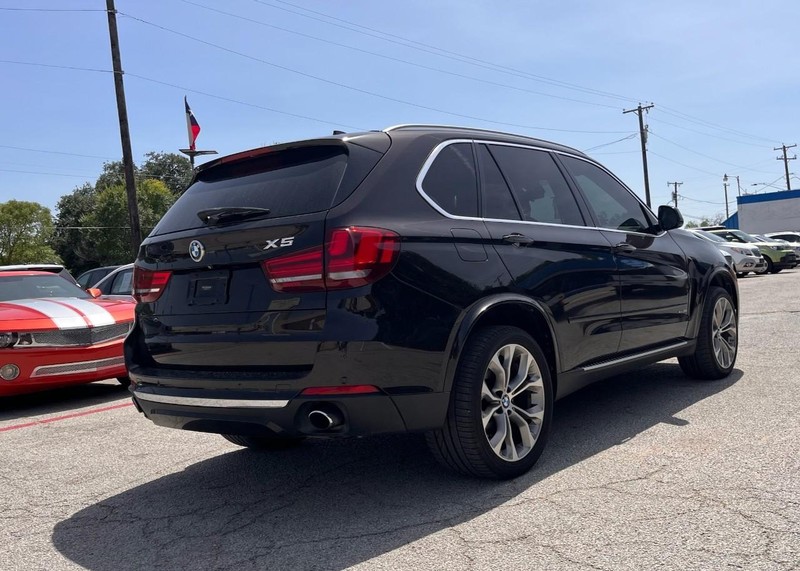 BMW X5 Vehicle Image 04