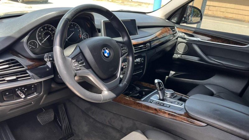 BMW X5 Vehicle Image 05