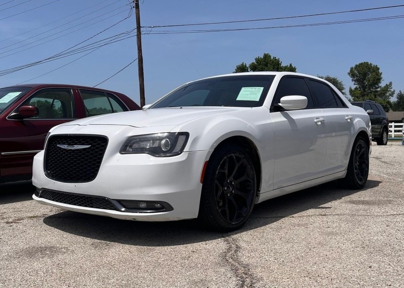 Chrysler 300 Vehicle Image 02