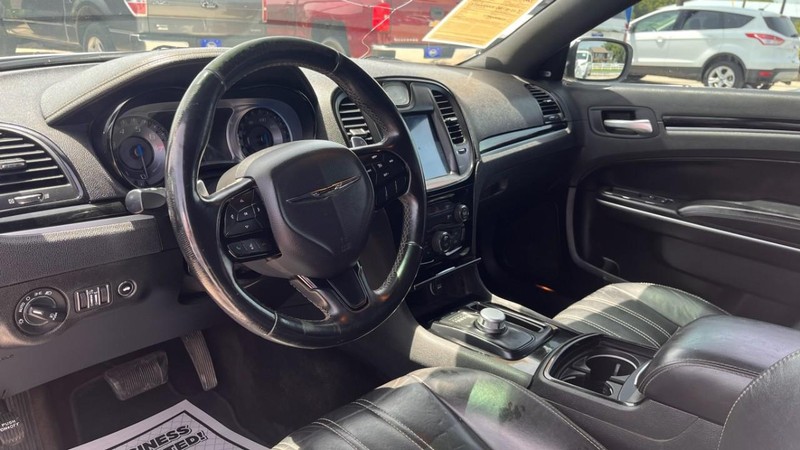 Chrysler 300 Vehicle Image 04