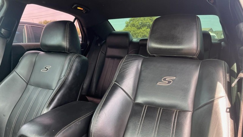 Chrysler 300 Vehicle Image 05