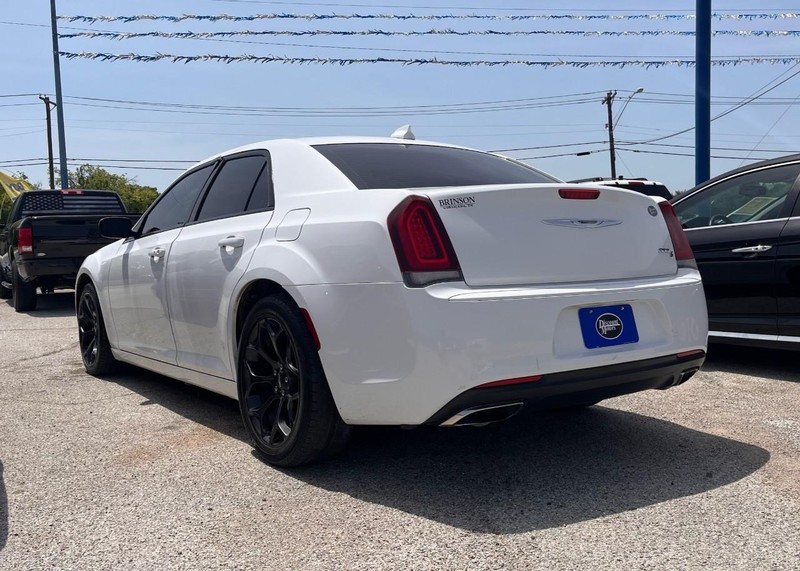 Chrysler 300 Vehicle Image 06
