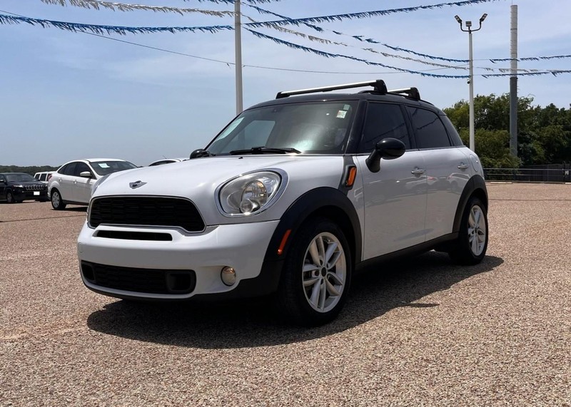 MINI Cooper Countryman Vehicle Image 02