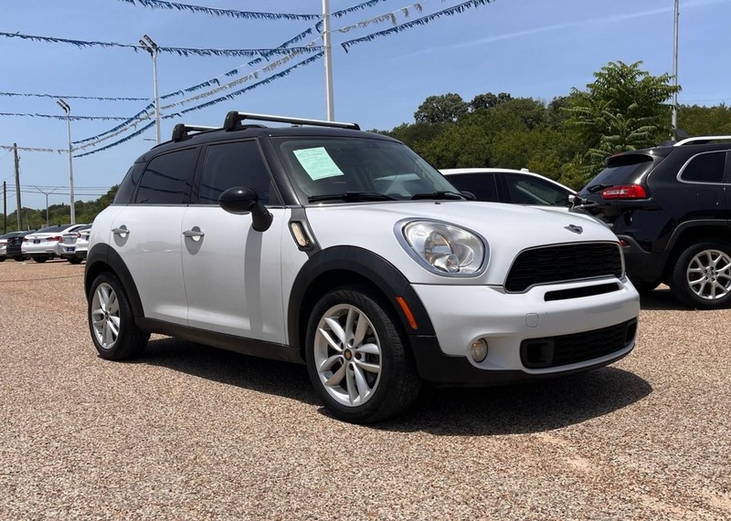 MINI Cooper Countryman Vehicle Image 03