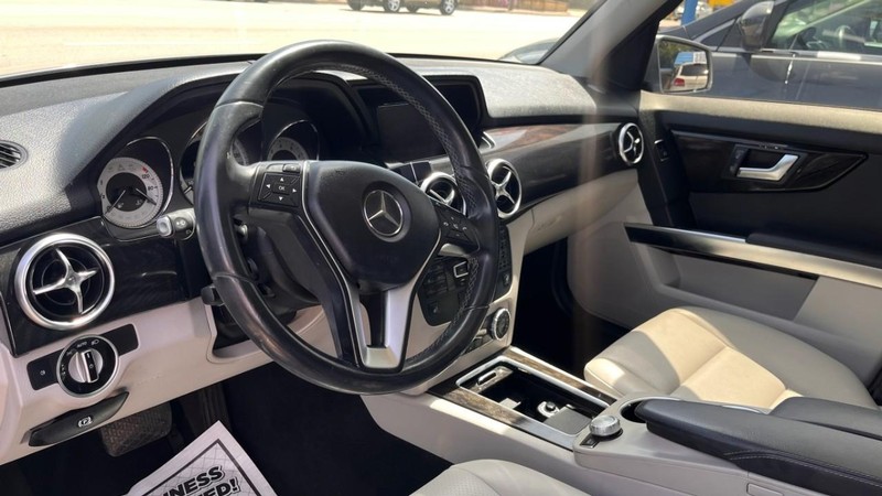 Mercedes-Benz GLK-Class Vehicle Image 04