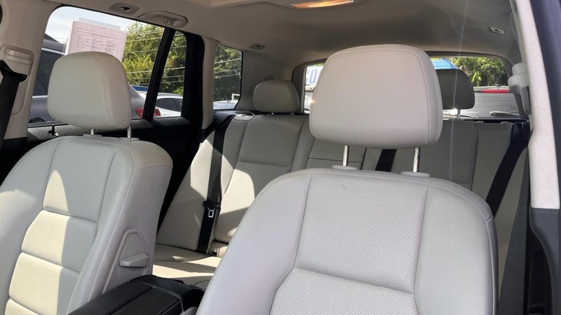 Mercedes-Benz GLK-Class Vehicle Image 05