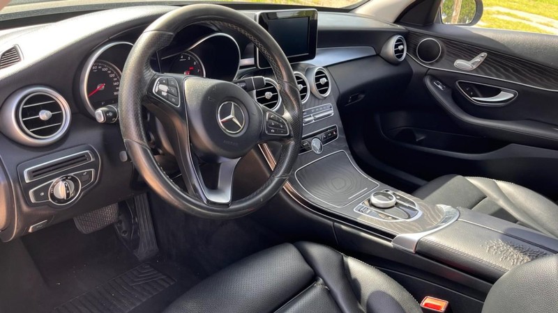 Mercedes-Benz C-Class Vehicle Image 05